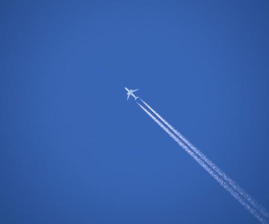 Avion dans le ciel